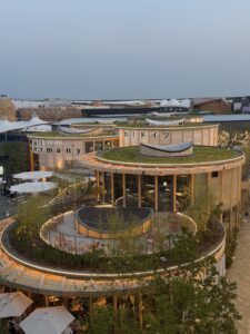 大阪万博から1年、今だから語る攻略法。出張族が教える歩き疲れないコツと周辺グルメ