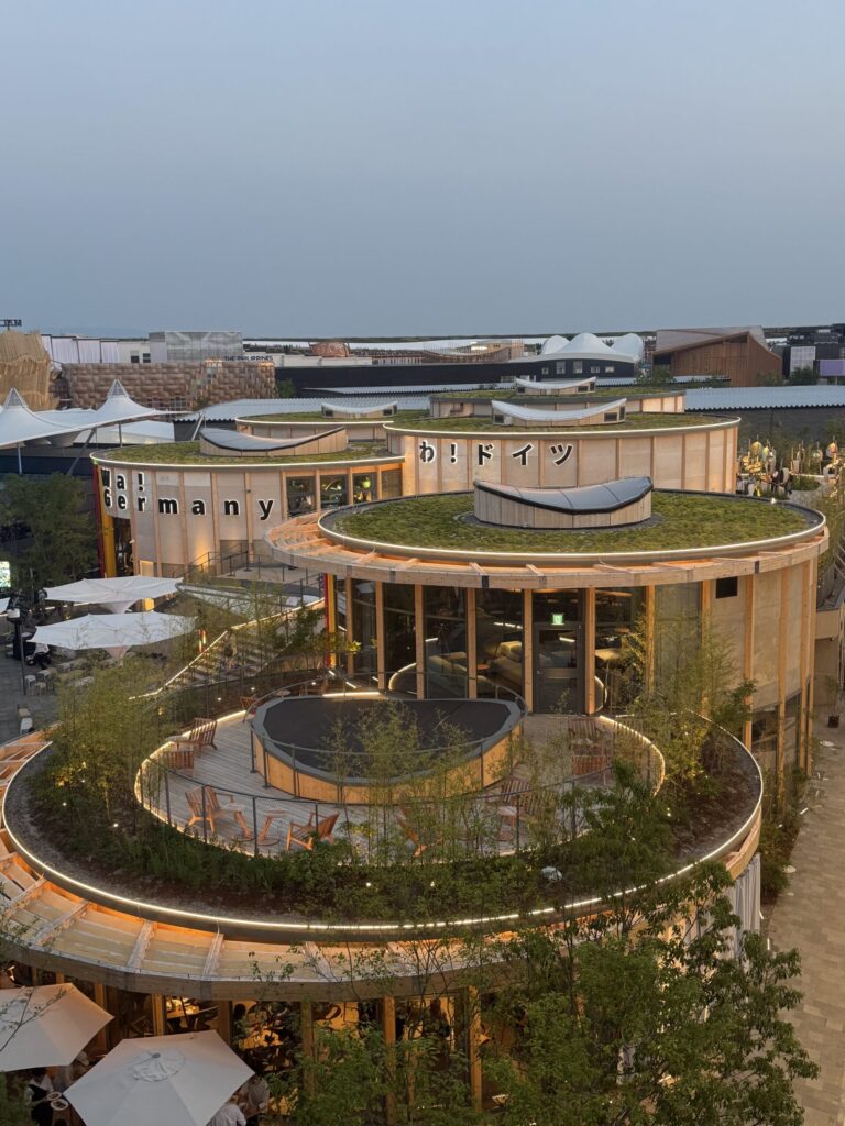 大阪万博から1年、今だから語る攻略法。出張族が教える歩き疲れないコツと周辺グルメ